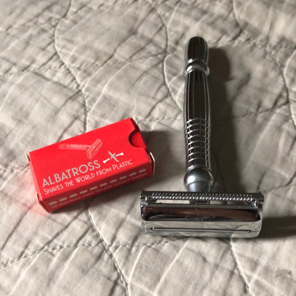Albatross butterfly safety razor